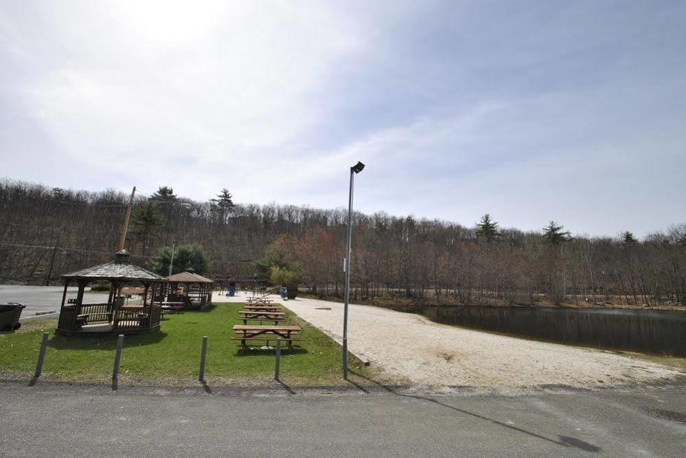 Beach Lake Front By Beach And Lake Front Resort Stroudsburg Exterior photo